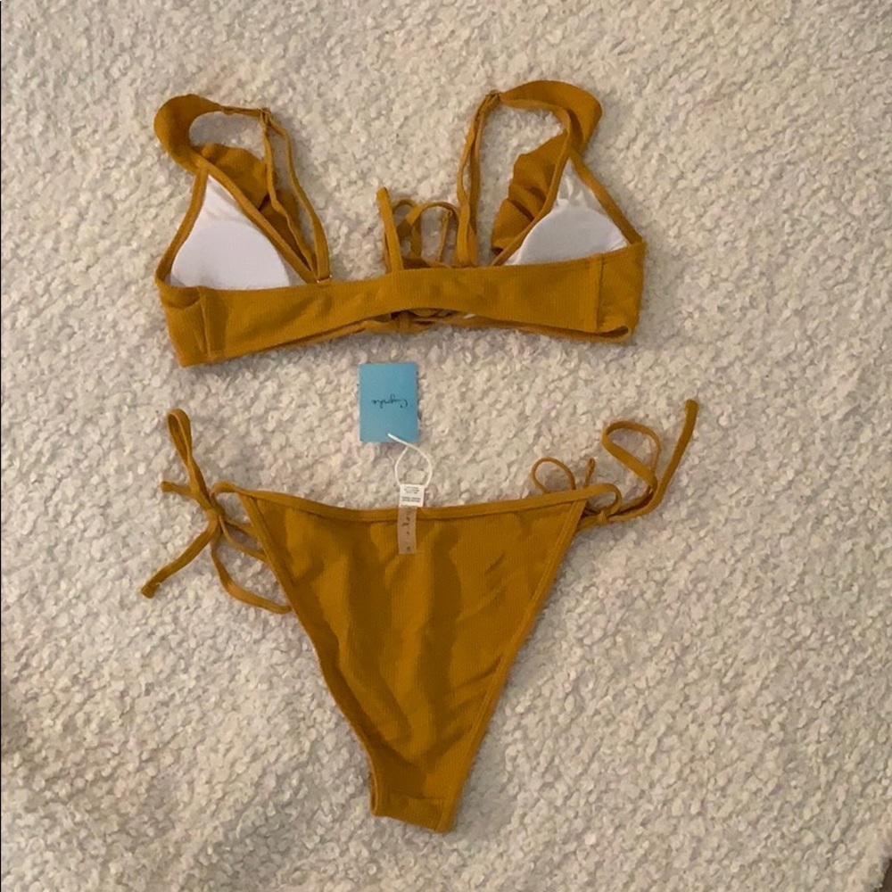Bikini - Picture 2 of 2